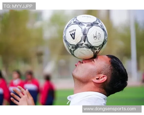 足球传奇谢幕之际感恩回顾人生轨迹与绿茵场上的辉煌时刻